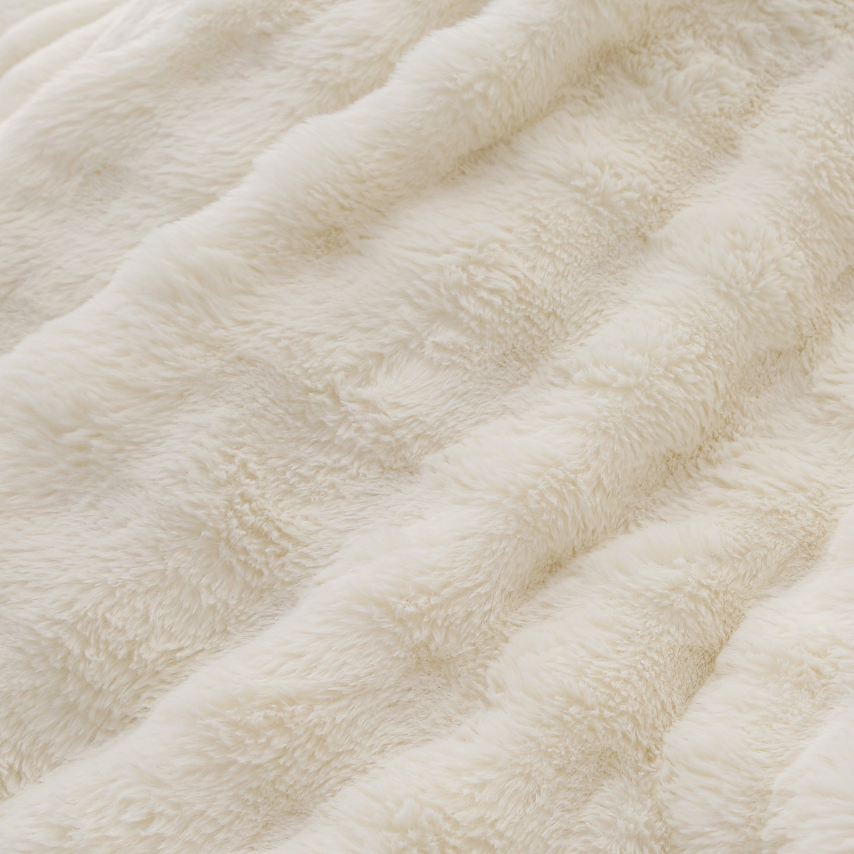 91家纺网 家纺一手货源 找家纺 （总）亚龙工厂店 2025新款亲肤舒适兔兔绒被子被芯三件套