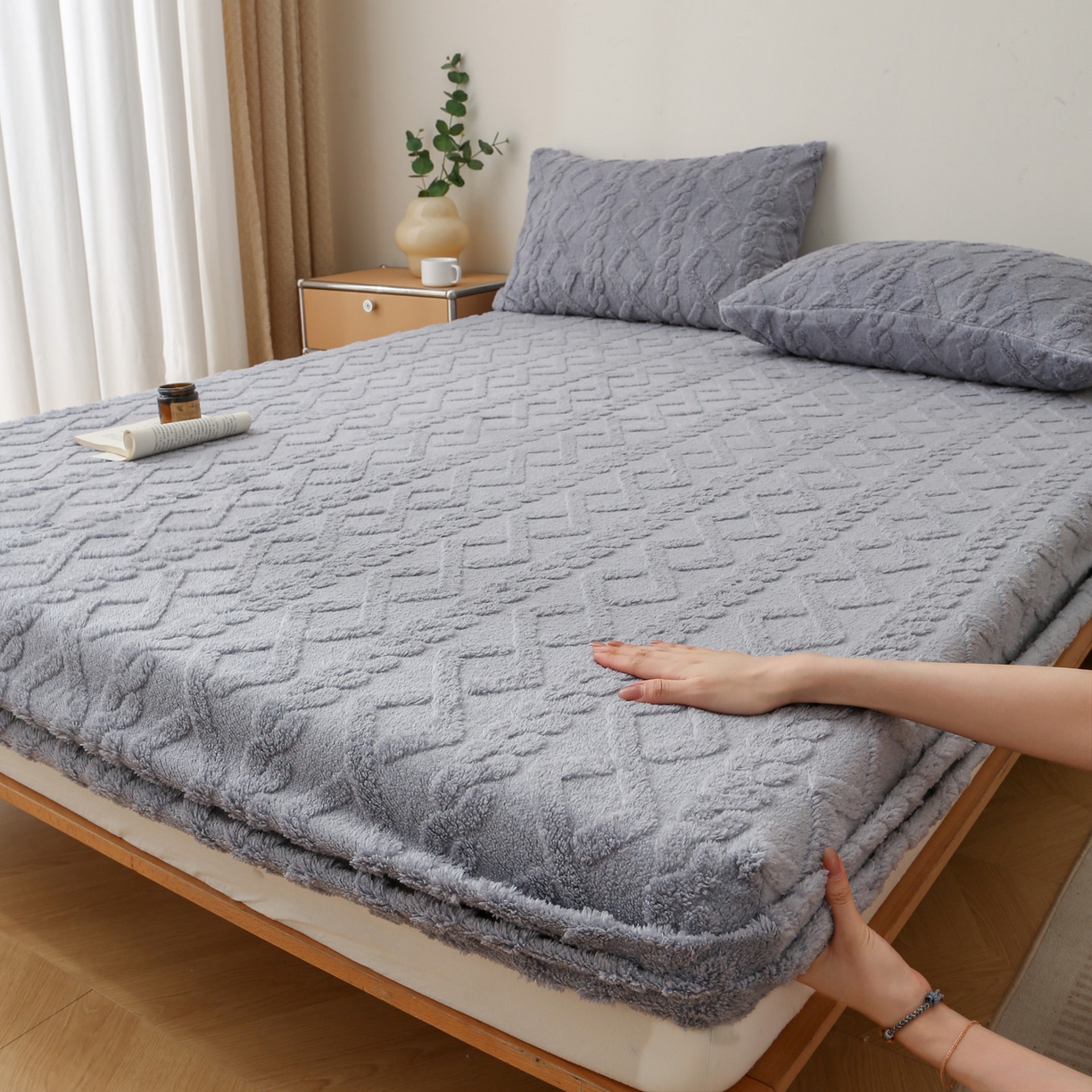 91家纺网 家纺一手货源 找家纺 （总）亚龙工厂店 2025新款亲肤舒适塔肤绒床笠三件套