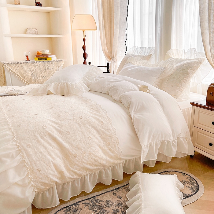 91家纺网 家纺一手货源 找家纺 鼎丰家纺 2025新款立体蕾丝雪纺花边四件套-月光花园系列 月光花园-奶白