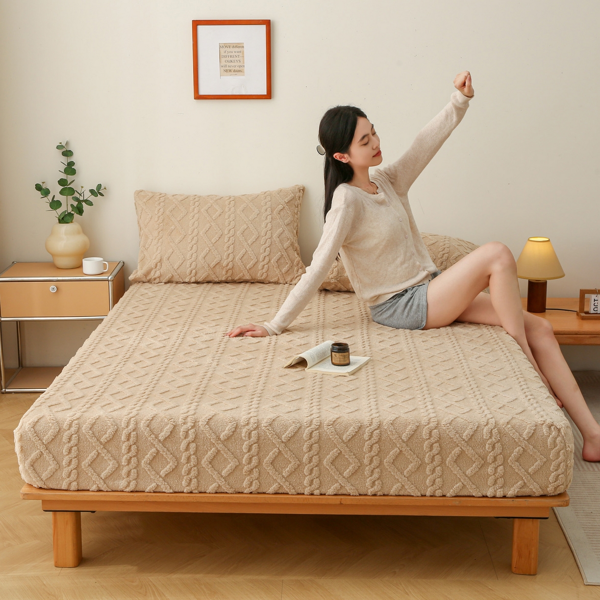 91家纺网 家纺一手货源 找家纺 亚龙工厂店 2025新款亲肤舒适塔肤绒床笠三件套 卡其色