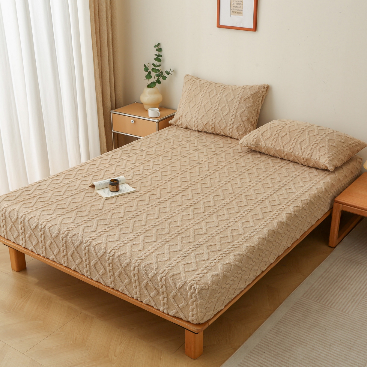 91家纺网 家纺一手货源 找家纺 亚龙工厂店 2025新款亲肤舒适塔肤绒床笠三件套 卡其色