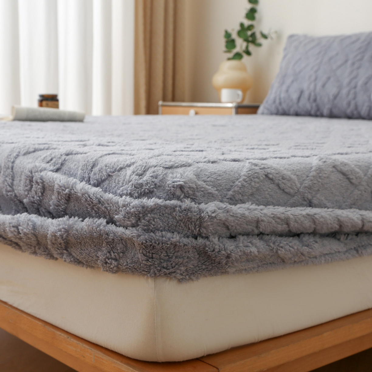 91家纺网 家纺一手货源 找家纺 亚龙工厂店 2025新款亲肤舒适塔肤绒床笠三件套 灰色