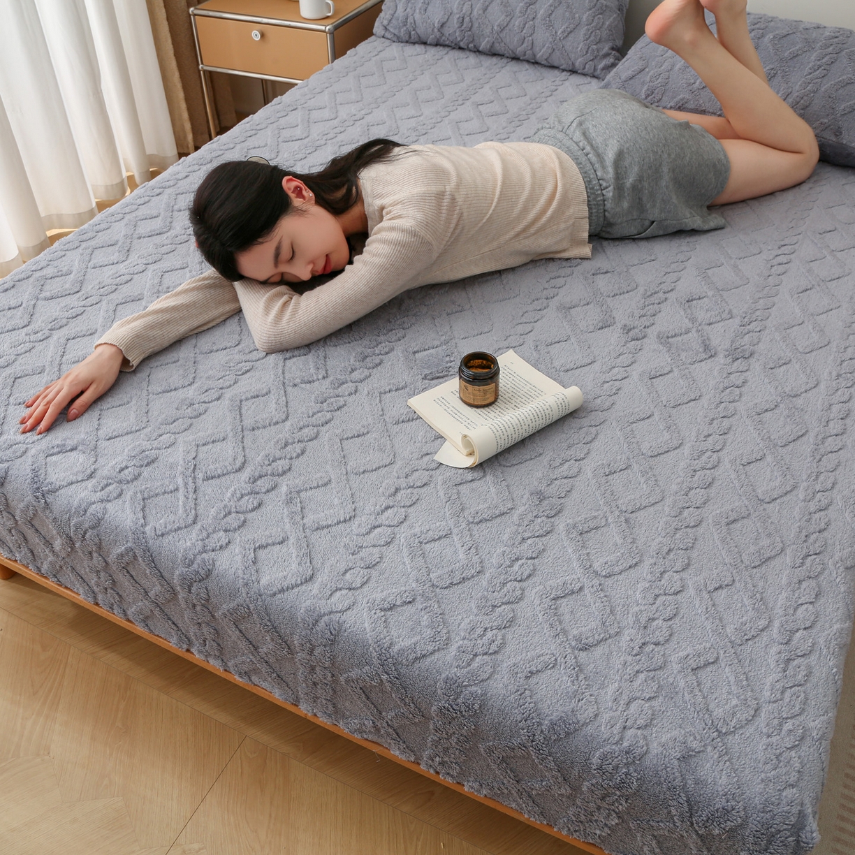 91家纺网 家纺一手货源 找家纺 亚龙工厂店 2025新款亲肤舒适塔肤绒床笠三件套 灰色