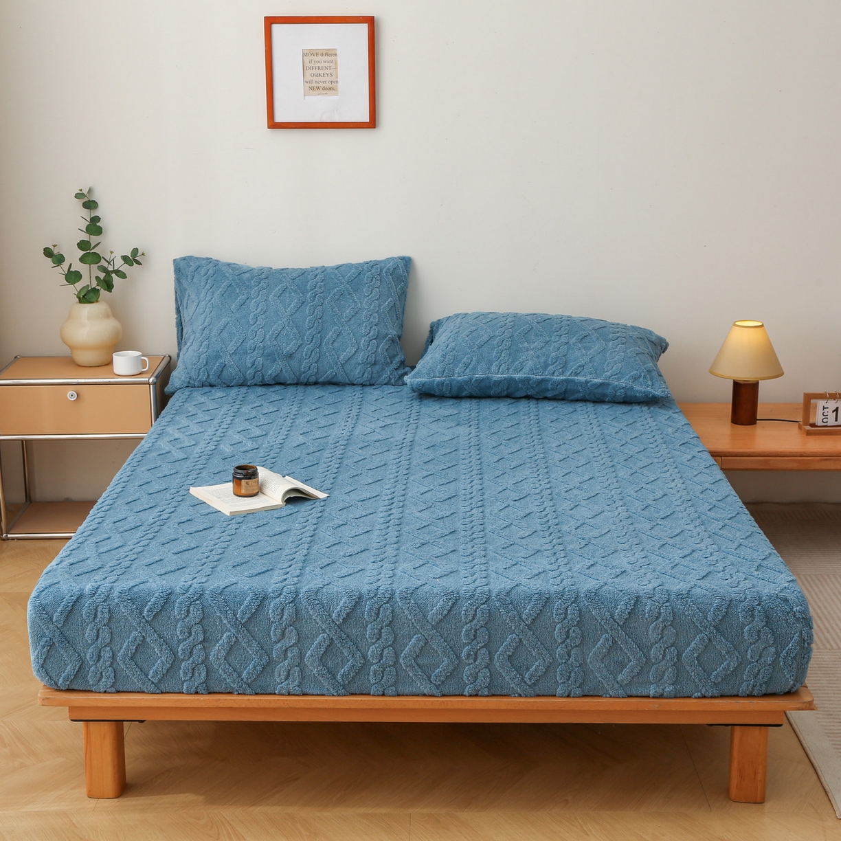 91家纺网 家纺一手货源 找家纺 亚龙工厂店 2025新款亲肤舒适塔肤绒床笠三件套 蓝色