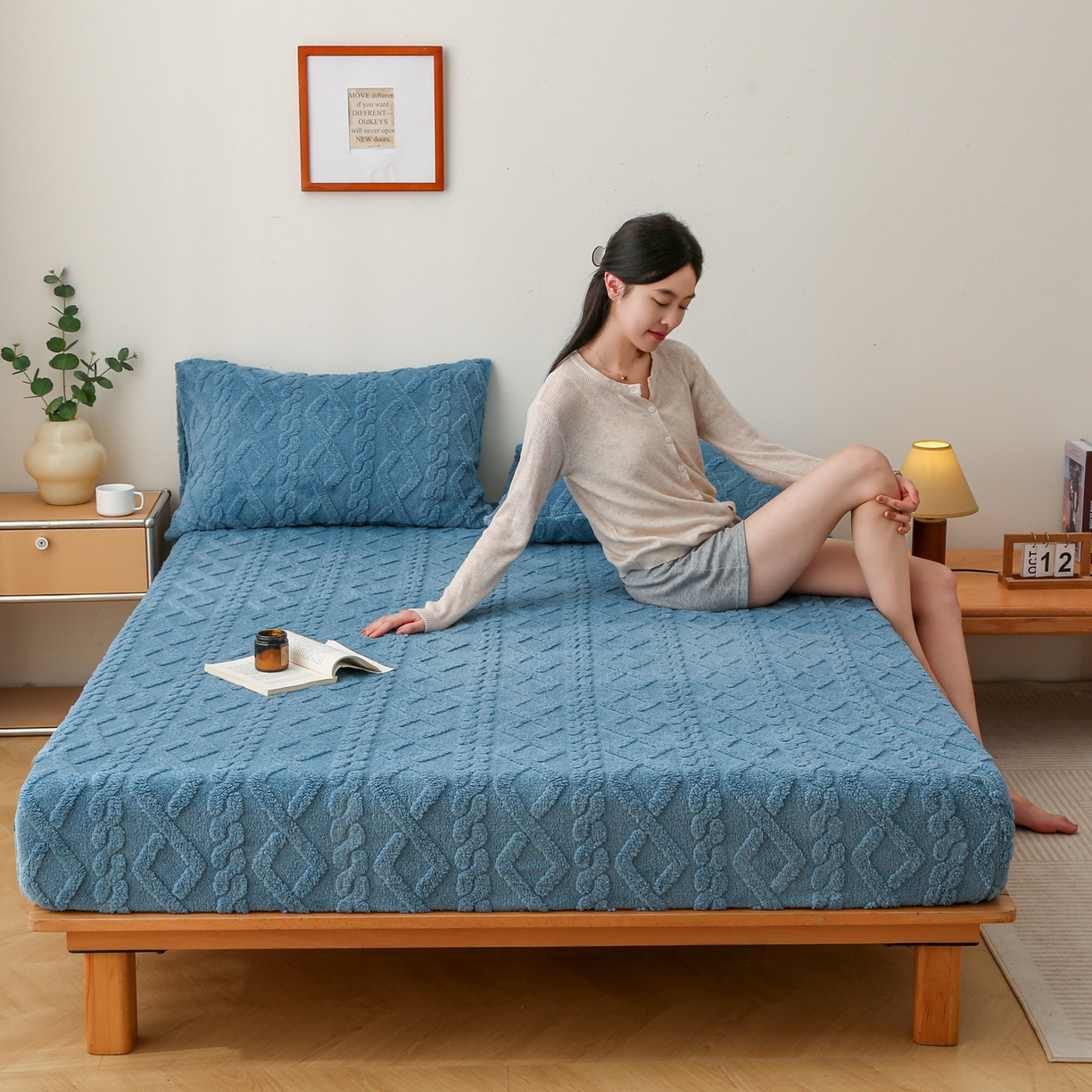 91家纺网 家纺一手货源 找家纺 亚龙工厂店 2025新款亲肤舒适塔肤绒床笠三件套 蓝色