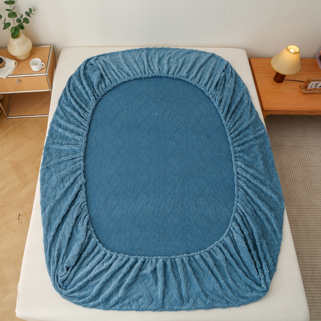 91家纺网 家纺一手货源 找家纺 亚龙工厂店 2025新款亲肤舒适塔肤绒床笠三件套 蓝色