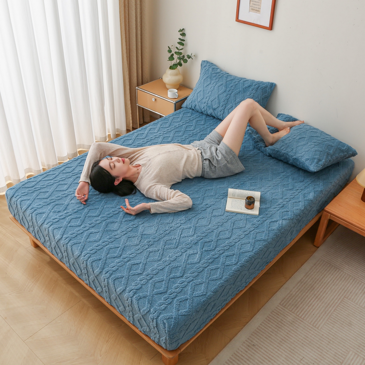 91家纺网 家纺一手货源 找家纺 亚龙工厂店 2025新款亲肤舒适塔肤绒床笠三件套 蓝色