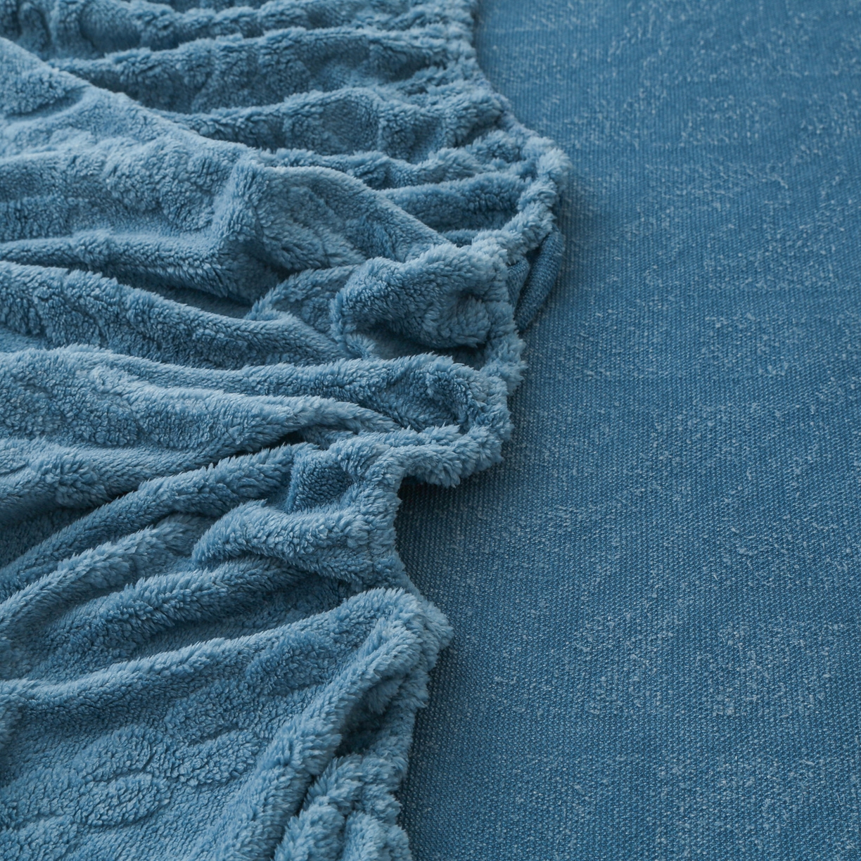 91家纺网 家纺一手货源 找家纺 亚龙工厂店 2025新款亲肤舒适塔肤绒床笠三件套 蓝色