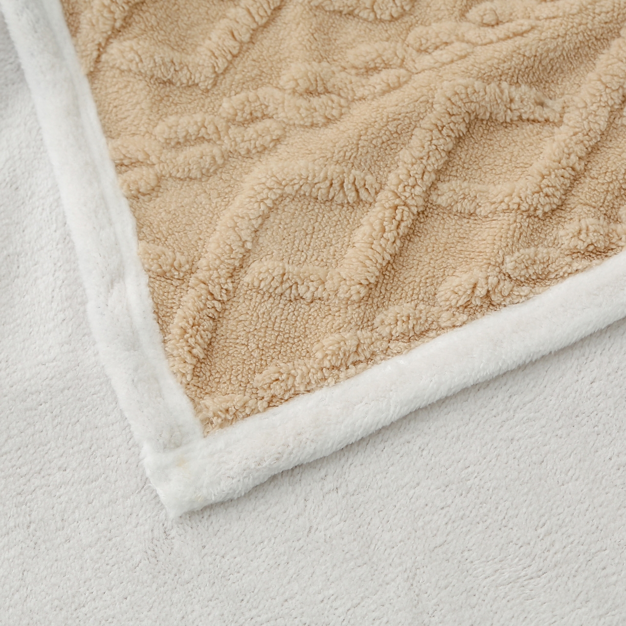 91家纺网 家纺一手货源 找家纺 亚龙工厂店 2025新款亲肤舒适塔肤绒毛毯盖毯毯子 卡其色