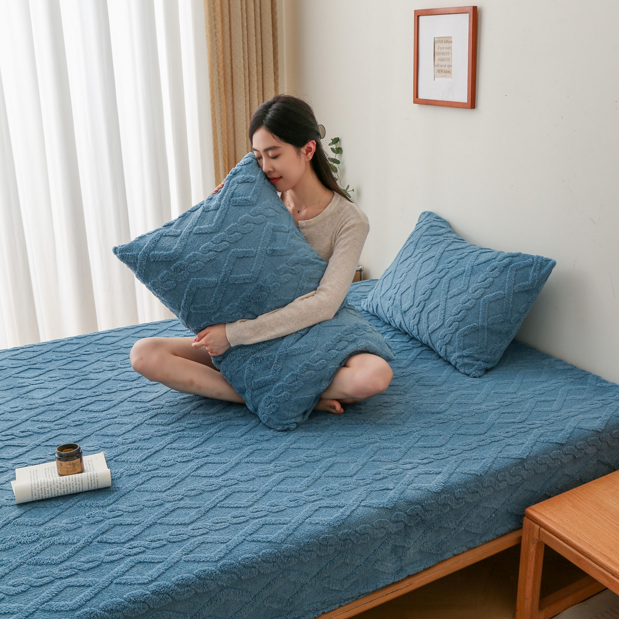 91家纺网 家纺一手货源 找家纺 亚龙工厂店 2025新款亲肤舒适塔肤绒床笠三件套 蓝色