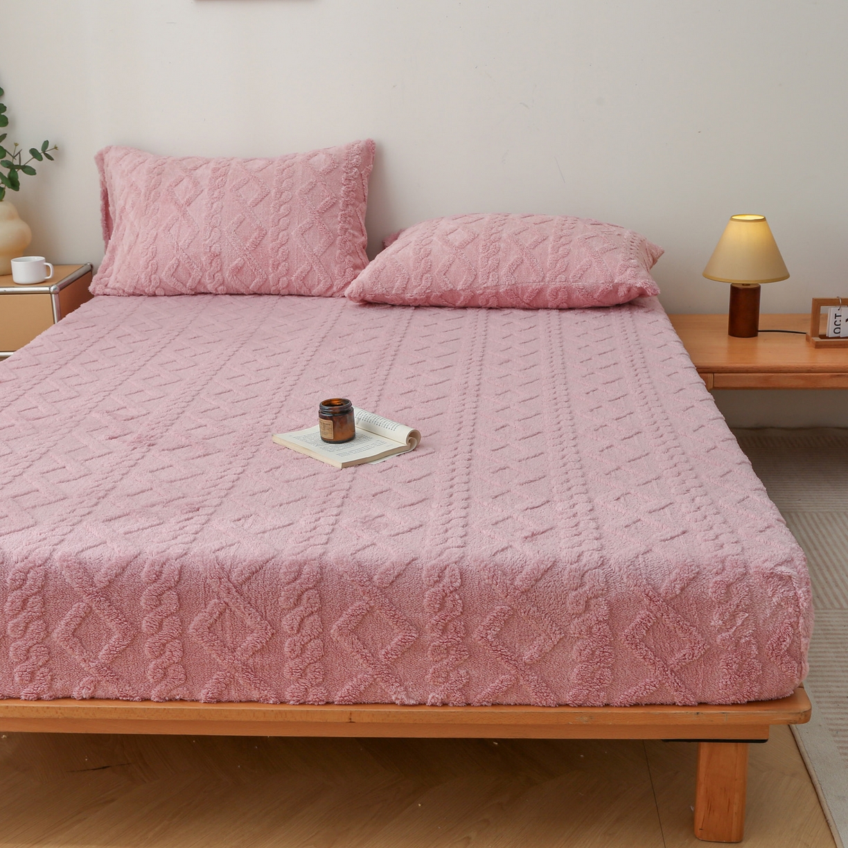 91家纺网 家纺一手货源 找家纺 亚龙工厂店 2025新款亲肤舒适塔肤绒床笠三件套 粉色