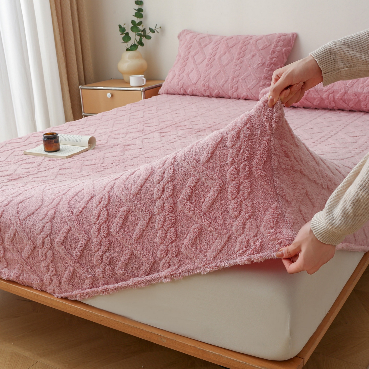 91家纺网 家纺一手货源 找家纺 亚龙工厂店 2025新款亲肤舒适塔肤绒床笠三件套 粉色