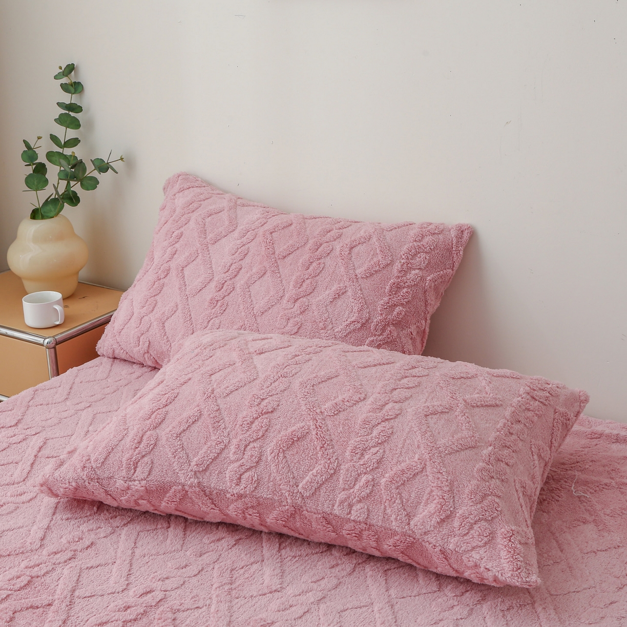 91家纺网 家纺一手货源 找家纺 亚龙工厂店 2025新款亲肤舒适塔肤绒床笠三件套 粉色