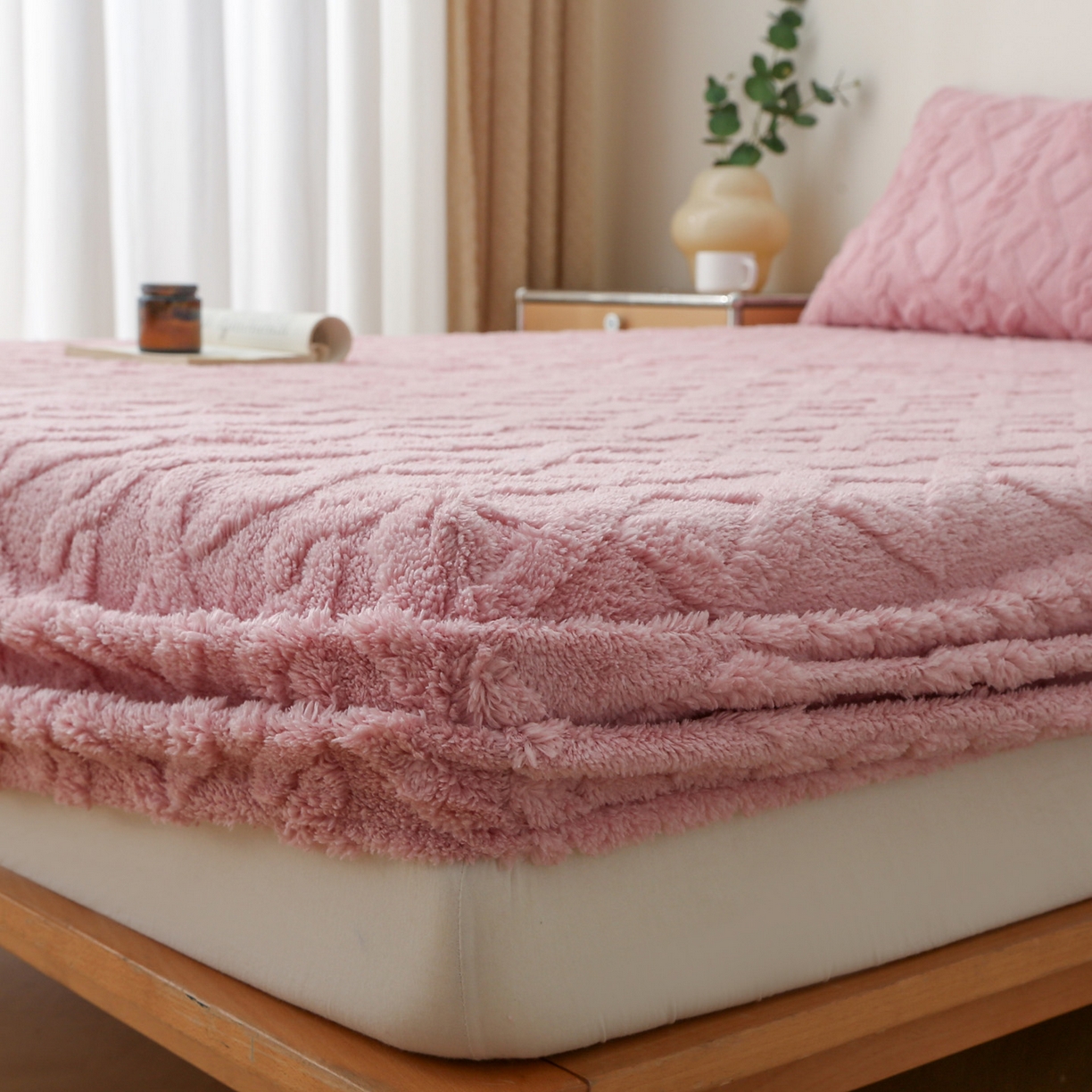 91家纺网 家纺一手货源 找家纺 亚龙工厂店 2025新款亲肤舒适塔肤绒床笠三件套 粉色