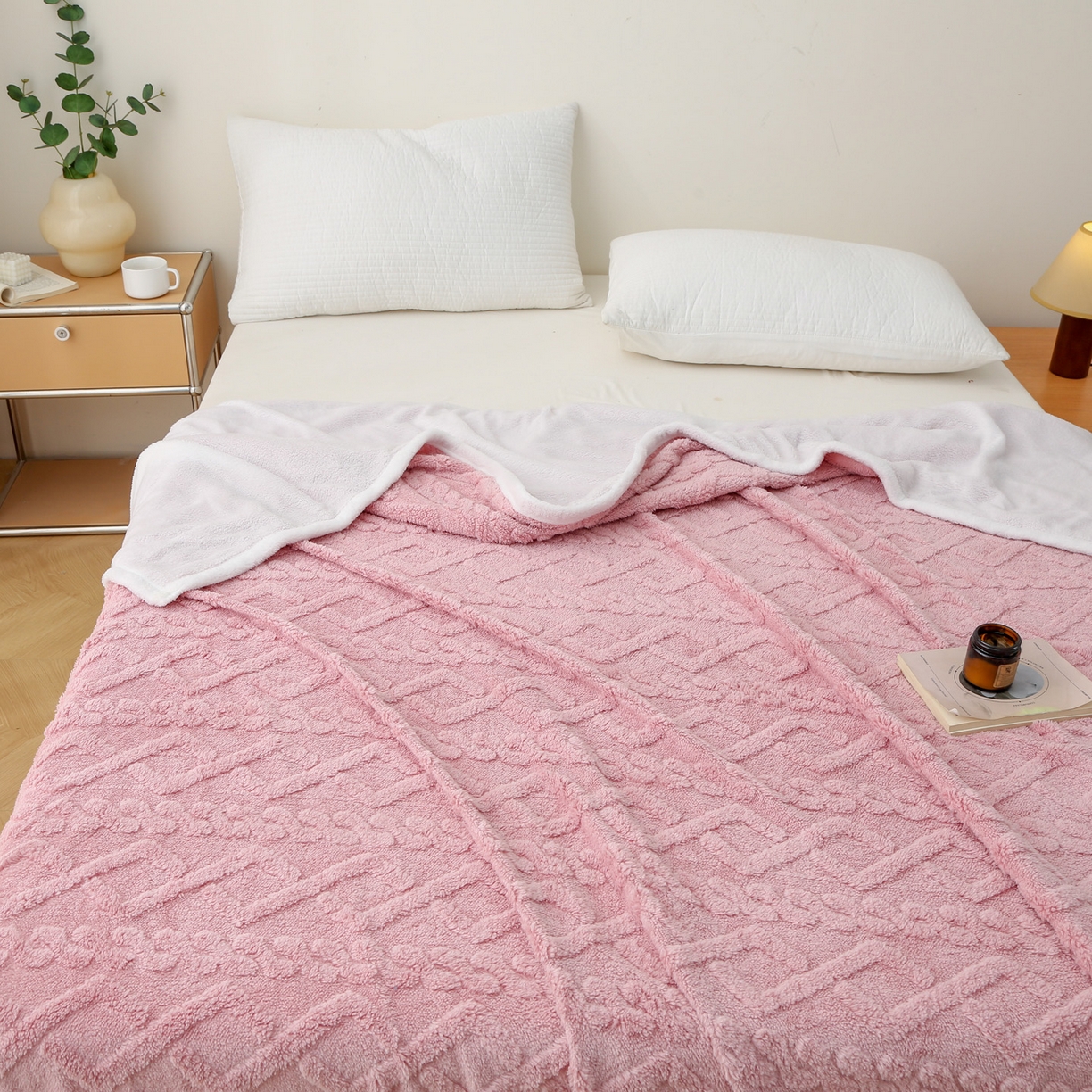 91家纺网 家纺一手货源 找家纺 亚龙工厂店 2025新款亲肤舒适塔肤绒毛毯盖毯毯子 粉色