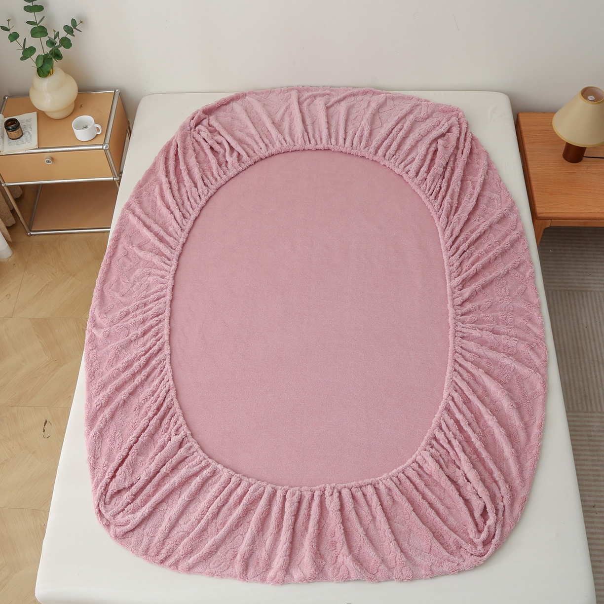 91家纺网 家纺一手货源 找家纺 亚龙工厂店 2025新款亲肤舒适塔肤绒床笠三件套 粉色