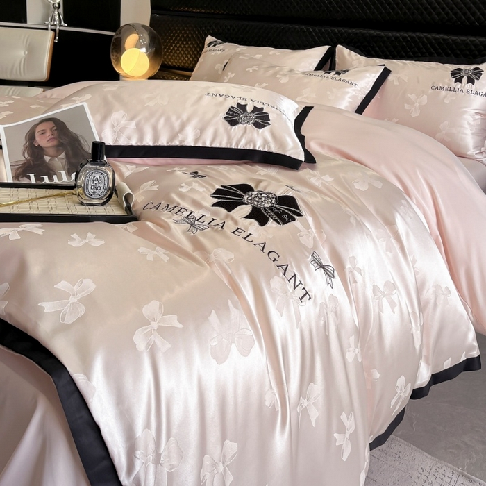 91家纺网 家纺一手货源 找家纺 金牛座家纺 2025新款贡缎提花磨毛亲肤棉刺绣四件套-蝴蝶结 蝴蝶结-浅粉