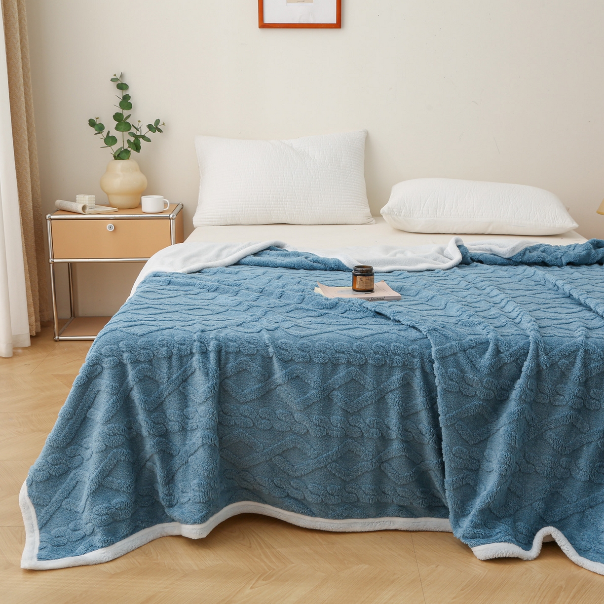 91家纺网 家纺一手货源 找家纺 亚龙工厂店 2025新款亲肤舒适塔肤绒毛毯盖毯毯子 蓝色