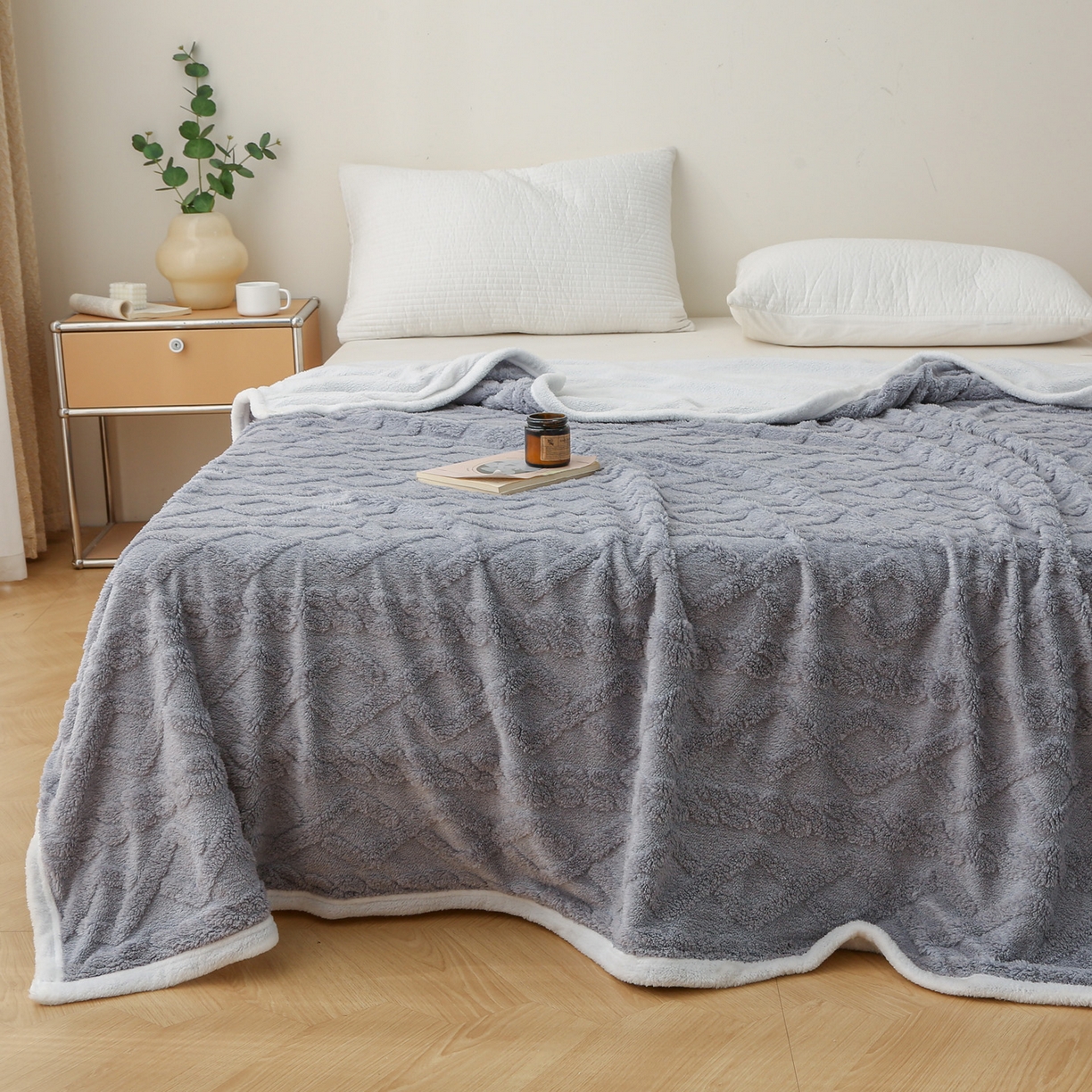 91家纺网 家纺一手货源 找家纺 亚龙工厂店 2025新款亲肤舒适塔肤绒毛毯盖毯毯子 灰色