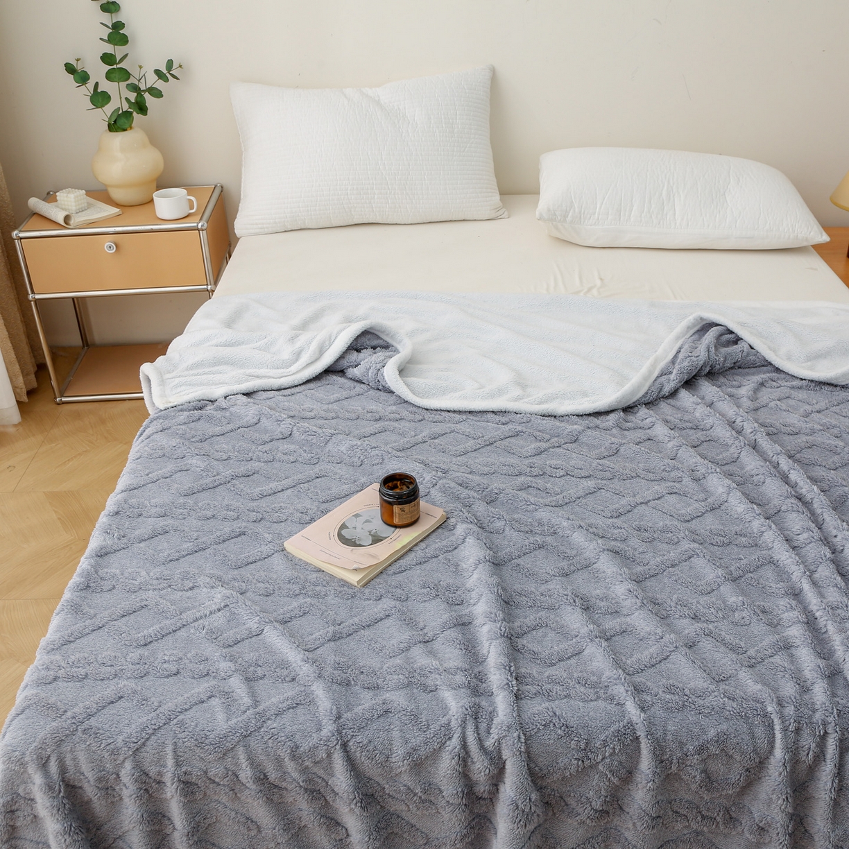 91家纺网 家纺一手货源 找家纺 亚龙工厂店 2025新款亲肤舒适塔肤绒毛毯盖毯毯子 灰色