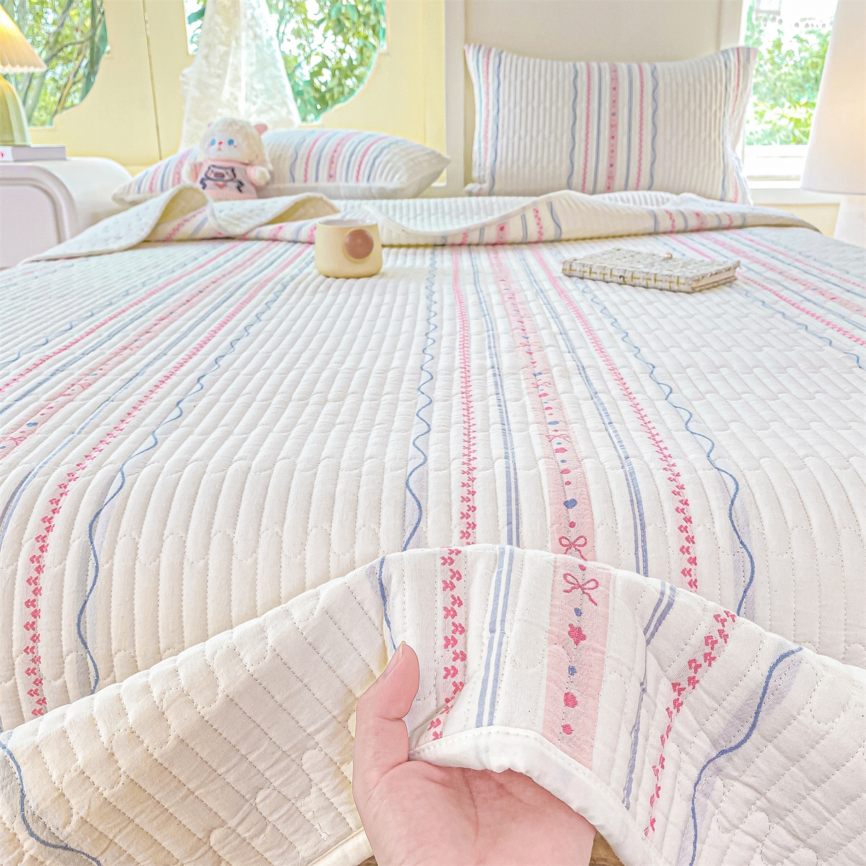 91家纺网 家纺一手货源 找家纺 灰鲸 2025新款全棉色织提花床盖系列 简爱-粉