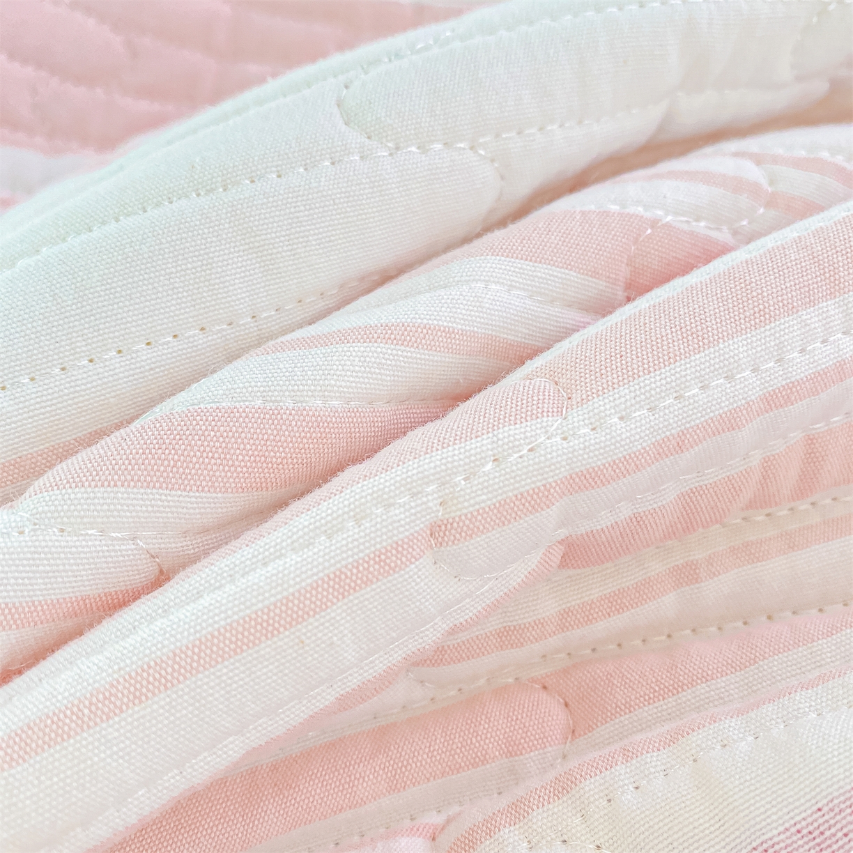 91家纺网 家纺一手货源 找家纺 灰鲸 2025新款全棉色织提花床盖系列 速写-粉