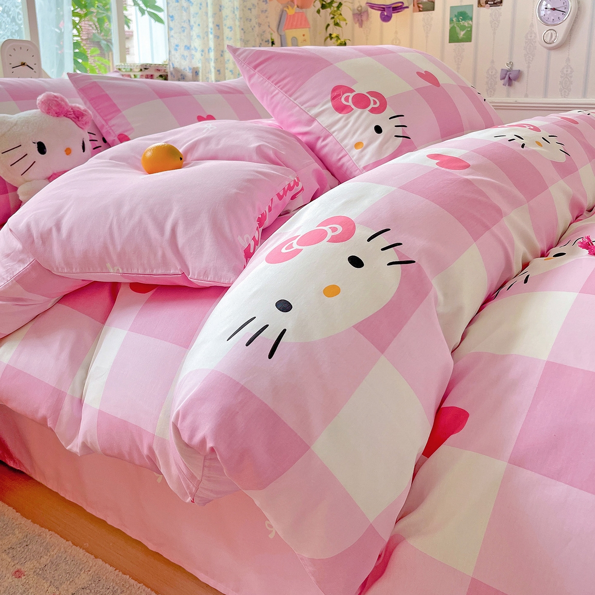 91家纺网 家纺一手货源 找家纺 朵希曼 2025新款全棉三丽鸥卡通印花系列四件套 告白凯蒂猫