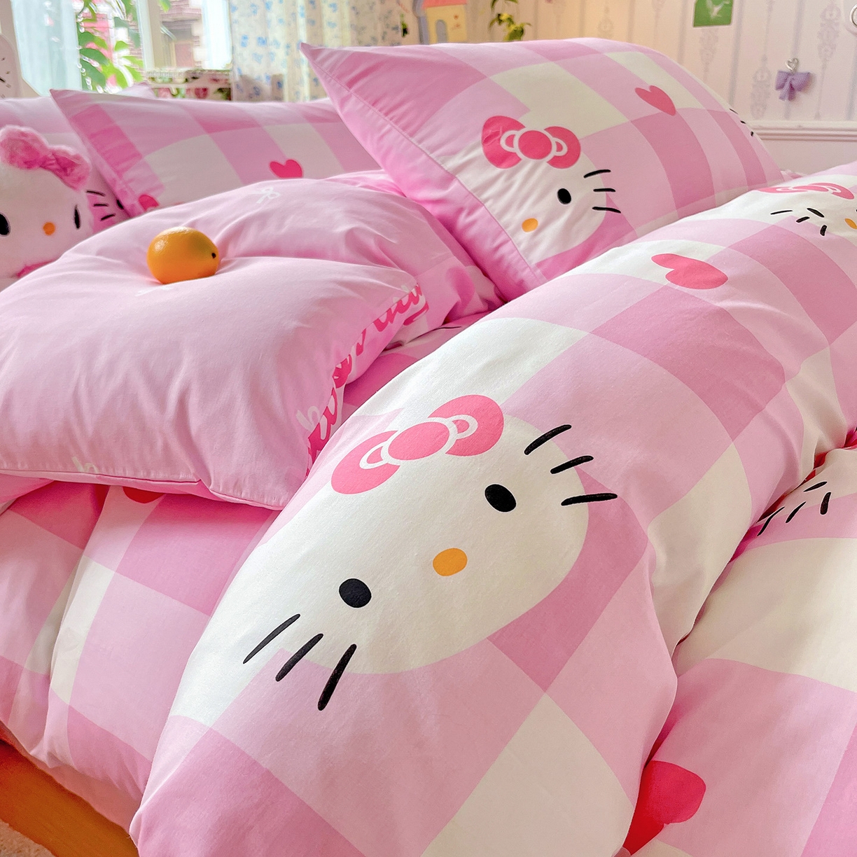 91家纺网 家纺一手货源 找家纺 朵希曼 2025新款全棉三丽鸥卡通印花系列四件套 告白凯蒂猫