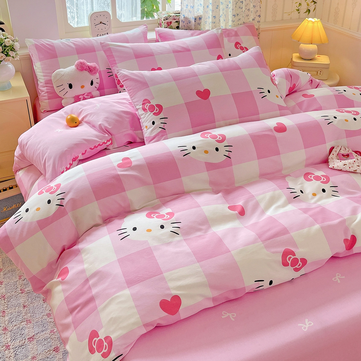 91家纺网 家纺一手货源 找家纺 朵希曼 2025新款全棉三丽鸥卡通印花系列四件套 告白凯蒂猫