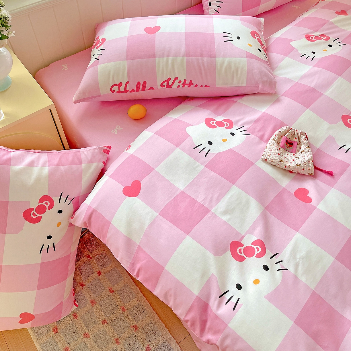 91家纺网 家纺一手货源 找家纺 朵希曼 2025新款全棉三丽鸥卡通印花系列四件套 告白凯蒂猫