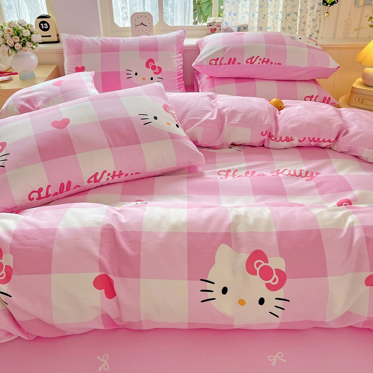 91家纺网 家纺一手货源 找家纺 朵希曼 2025新款全棉三丽鸥卡通印花系列四件套 告白凯蒂猫