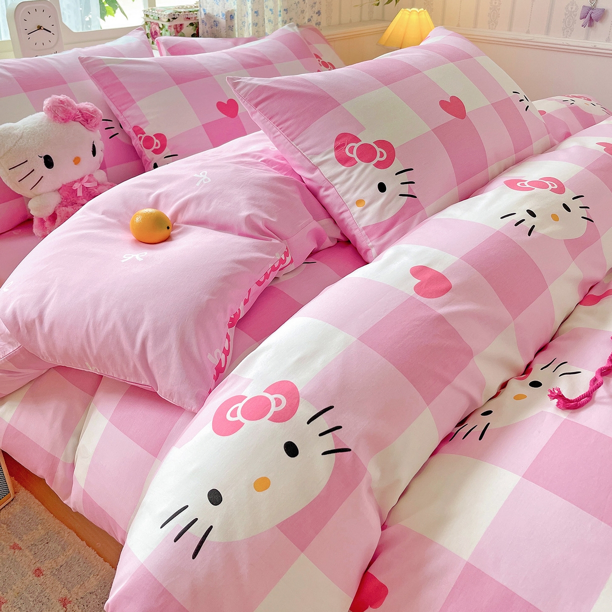 91家纺网 家纺一手货源 找家纺 朵希曼 2025新款全棉三丽鸥卡通印花系列四件套 告白凯蒂猫