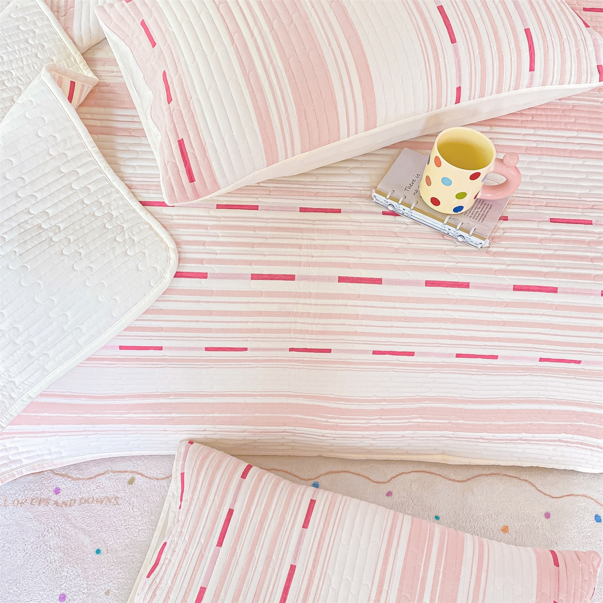 91家纺网 家纺一手货源 找家纺 灰鲸 2025新款全棉色织提花床盖系列 速写-粉