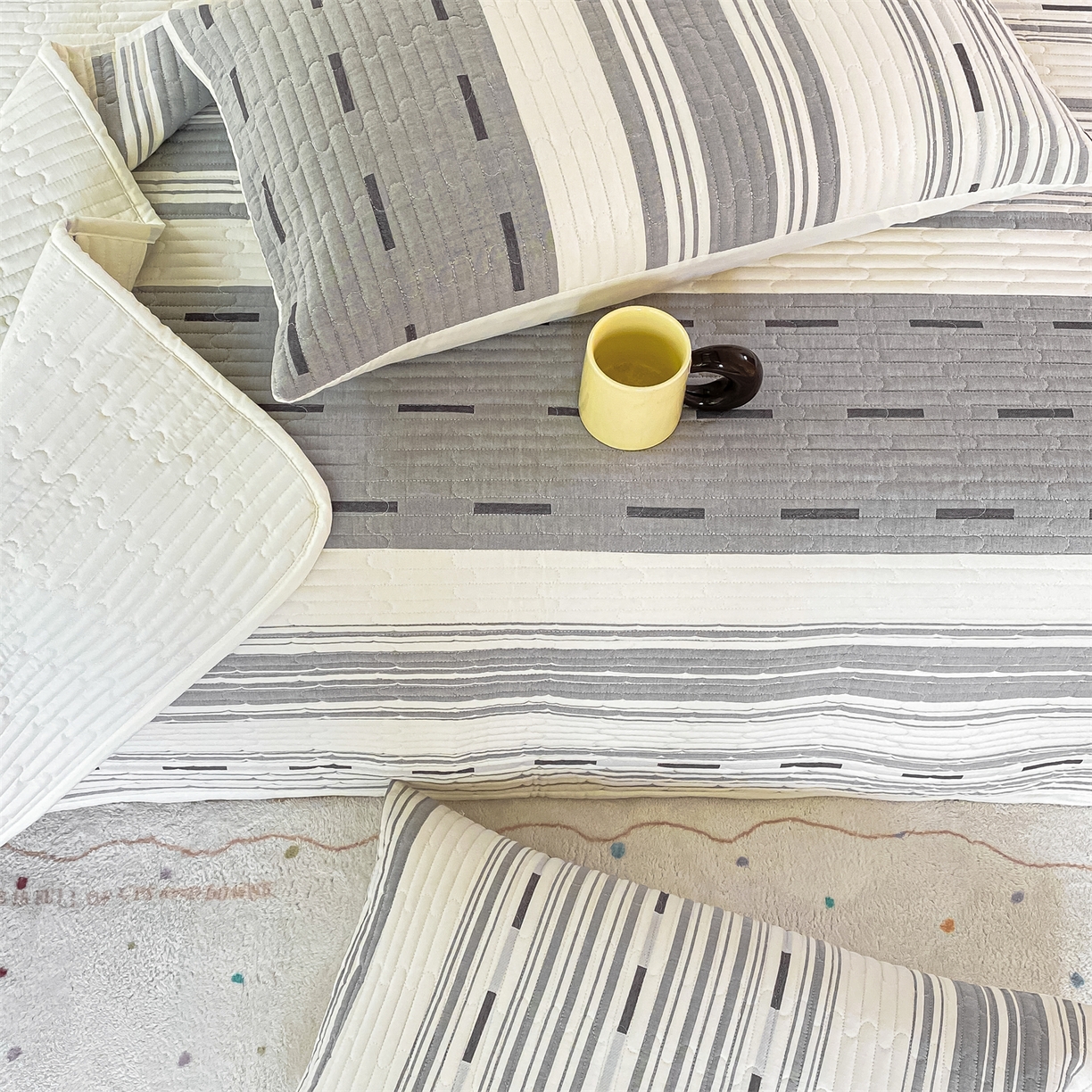 91家纺网 家纺一手货源 找家纺 灰鲸 2025新款全棉色织提花床盖系列 速写-灰