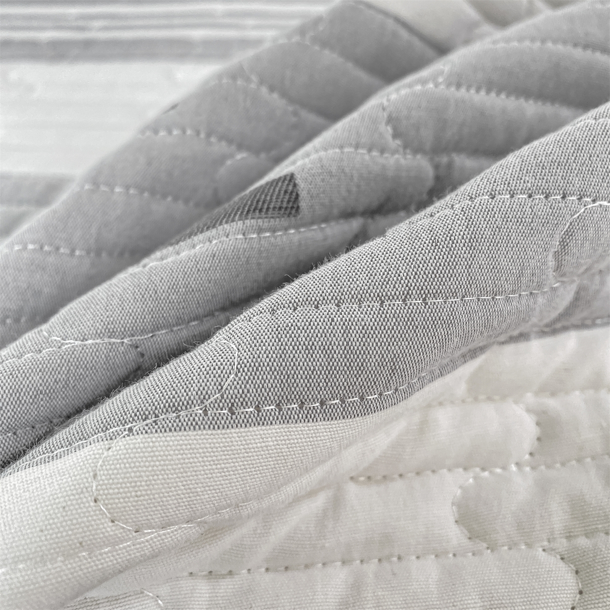 91家纺网 家纺一手货源 找家纺 灰鲸 2025新款全棉色织提花床盖系列 速写-灰