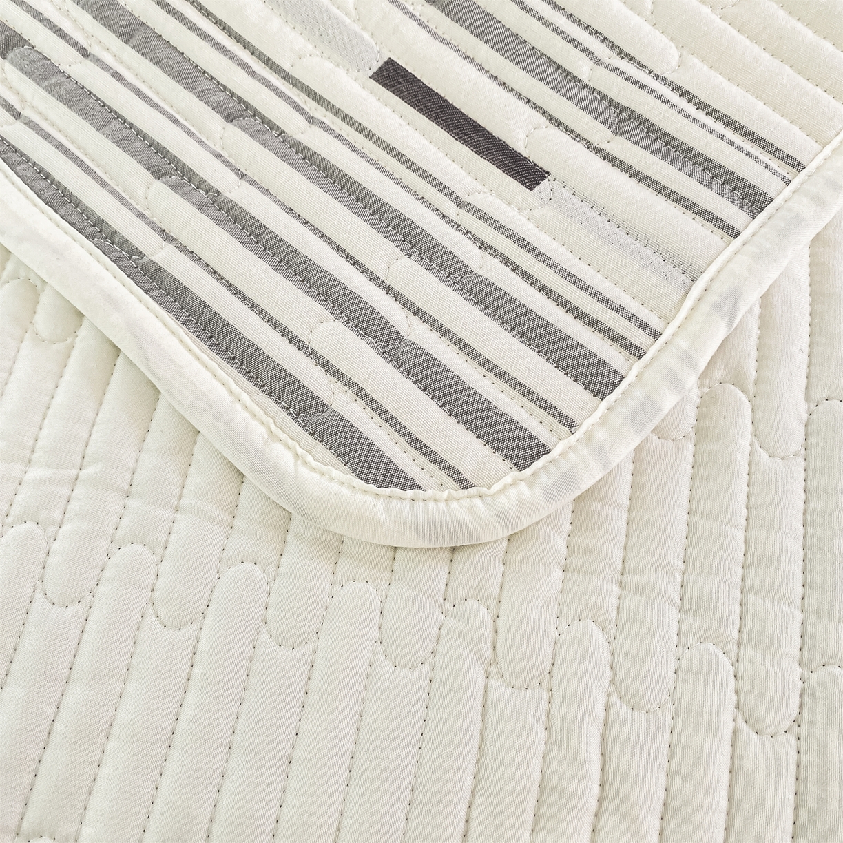 91家纺网 家纺一手货源 找家纺 灰鲸 2025新款全棉色织提花床盖系列 速写-灰