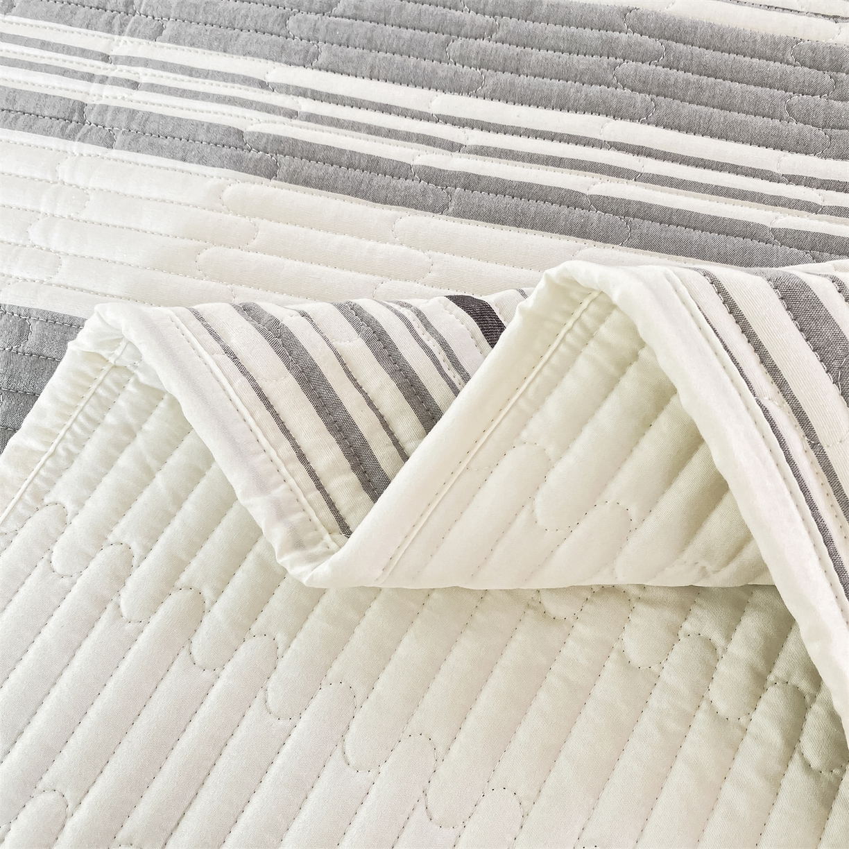 91家纺网 家纺一手货源 找家纺 灰鲸 2025新款全棉色织提花床盖系列 速写-灰