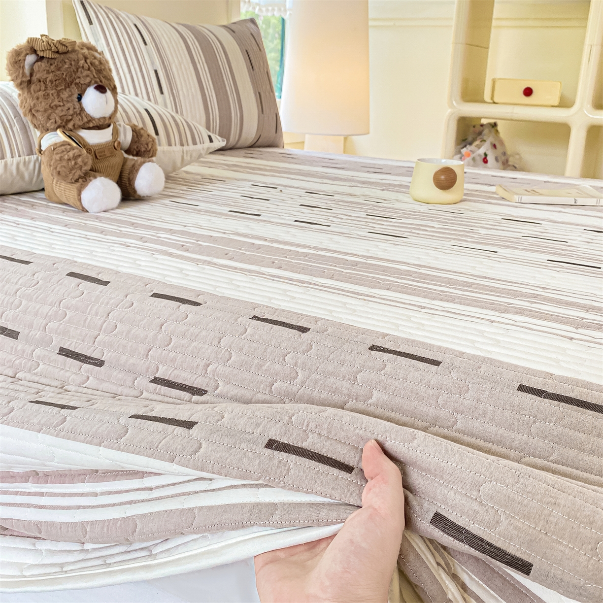 灰鲸 2025新款全棉色织提花床盖系列 速写-咖