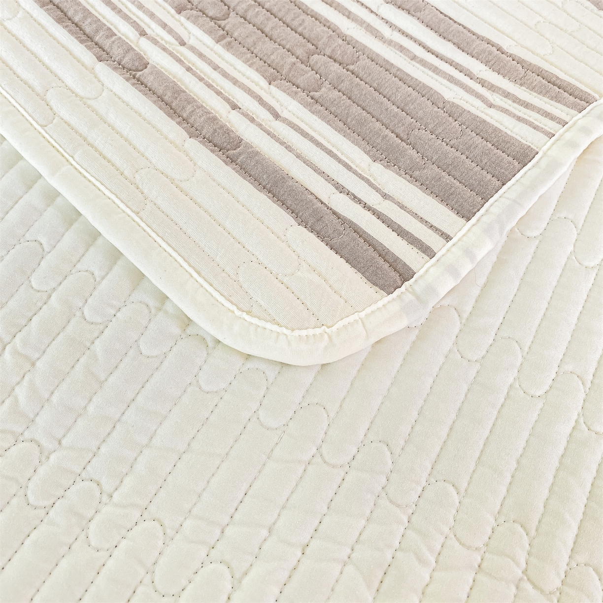 91家纺网 家纺一手货源 找家纺 灰鲸 2025新款全棉色织提花床盖系列 速写-咖