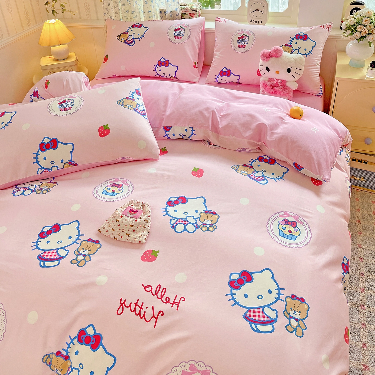 91家纺网 家纺一手货源 找家纺 朵希曼 2025新款全棉三丽鸥卡通印花系列四件套 凯蒂和熊