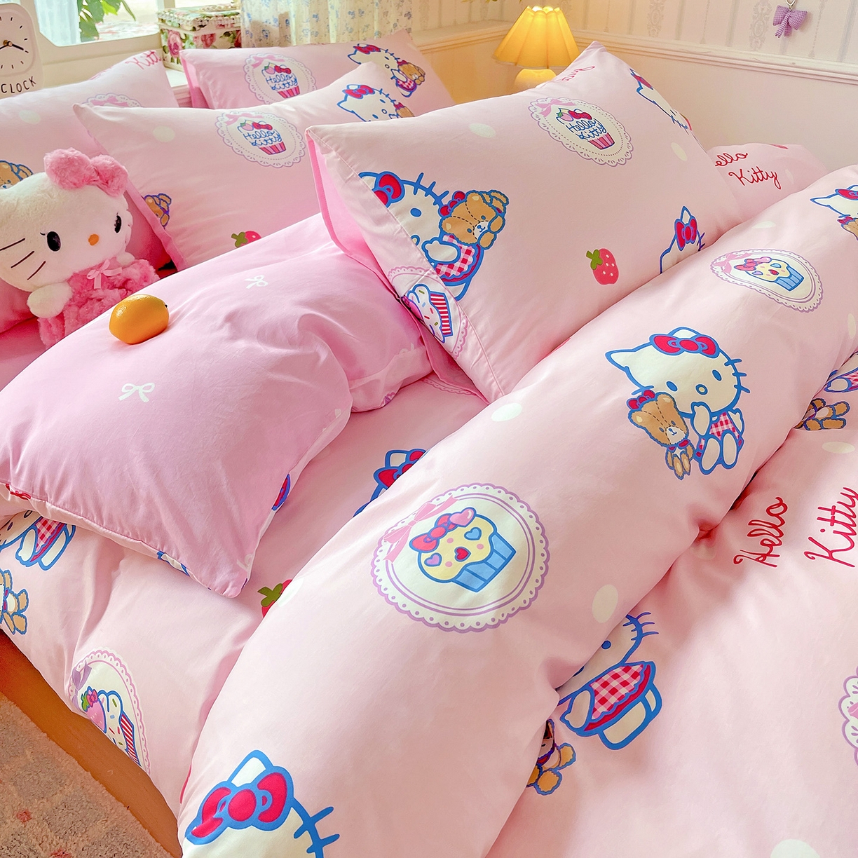 91家纺网 家纺一手货源 找家纺 朵希曼 2025新款全棉三丽鸥卡通印花系列四件套 凯蒂和熊