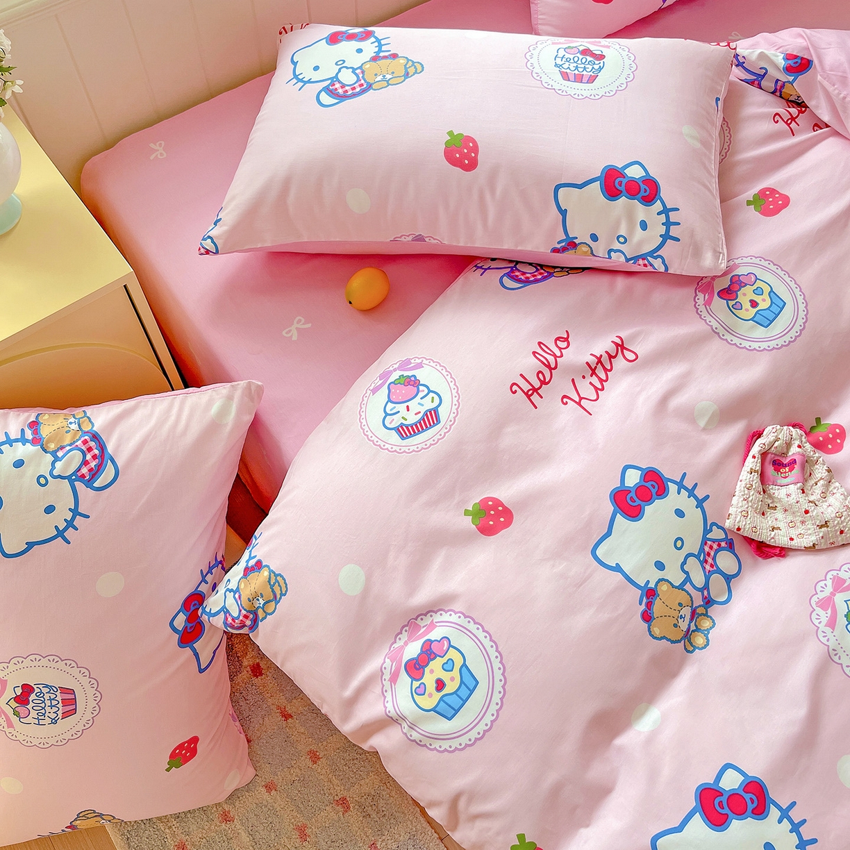 91家纺网 家纺一手货源 找家纺 朵希曼 2025新款全棉三丽鸥卡通印花系列四件套 凯蒂和熊