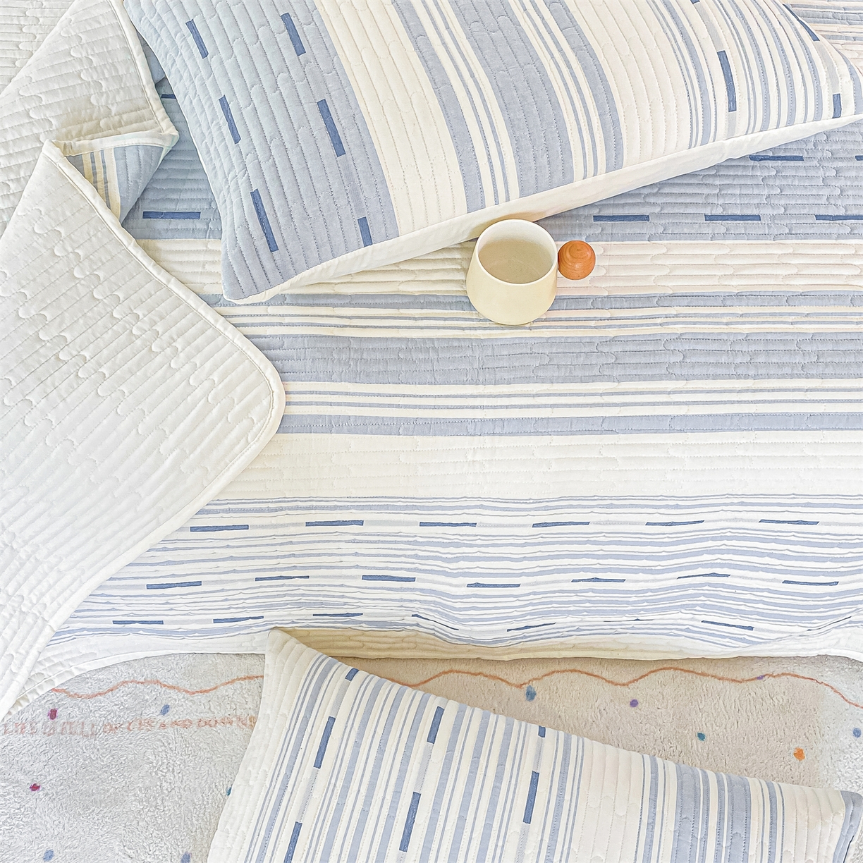 91家纺网 家纺一手货源 找家纺 灰鲸 2025新款全棉色织提花床盖系列 速写-蓝