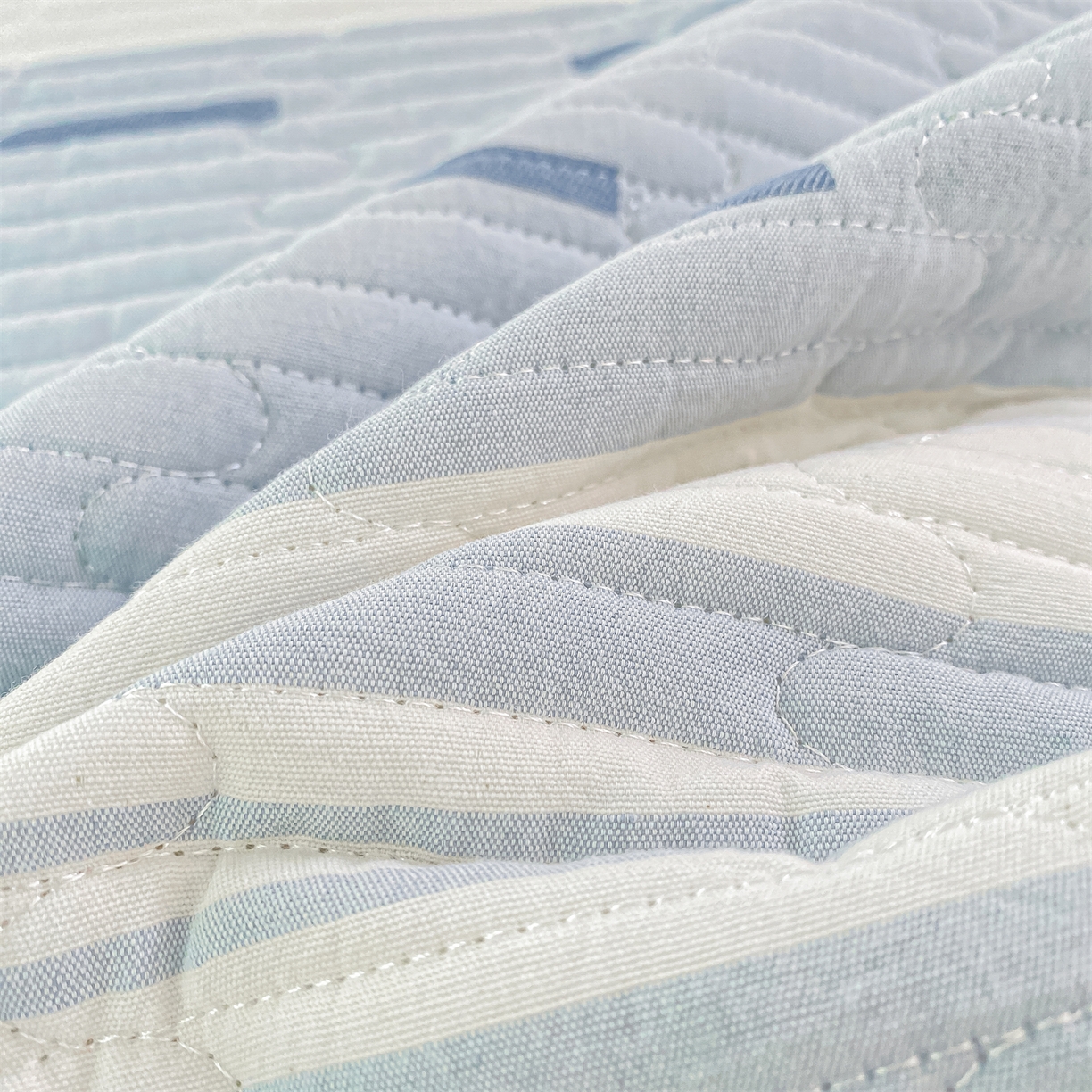 91家纺网 家纺一手货源 找家纺 灰鲸 2025新款全棉色织提花床盖系列 速写-蓝