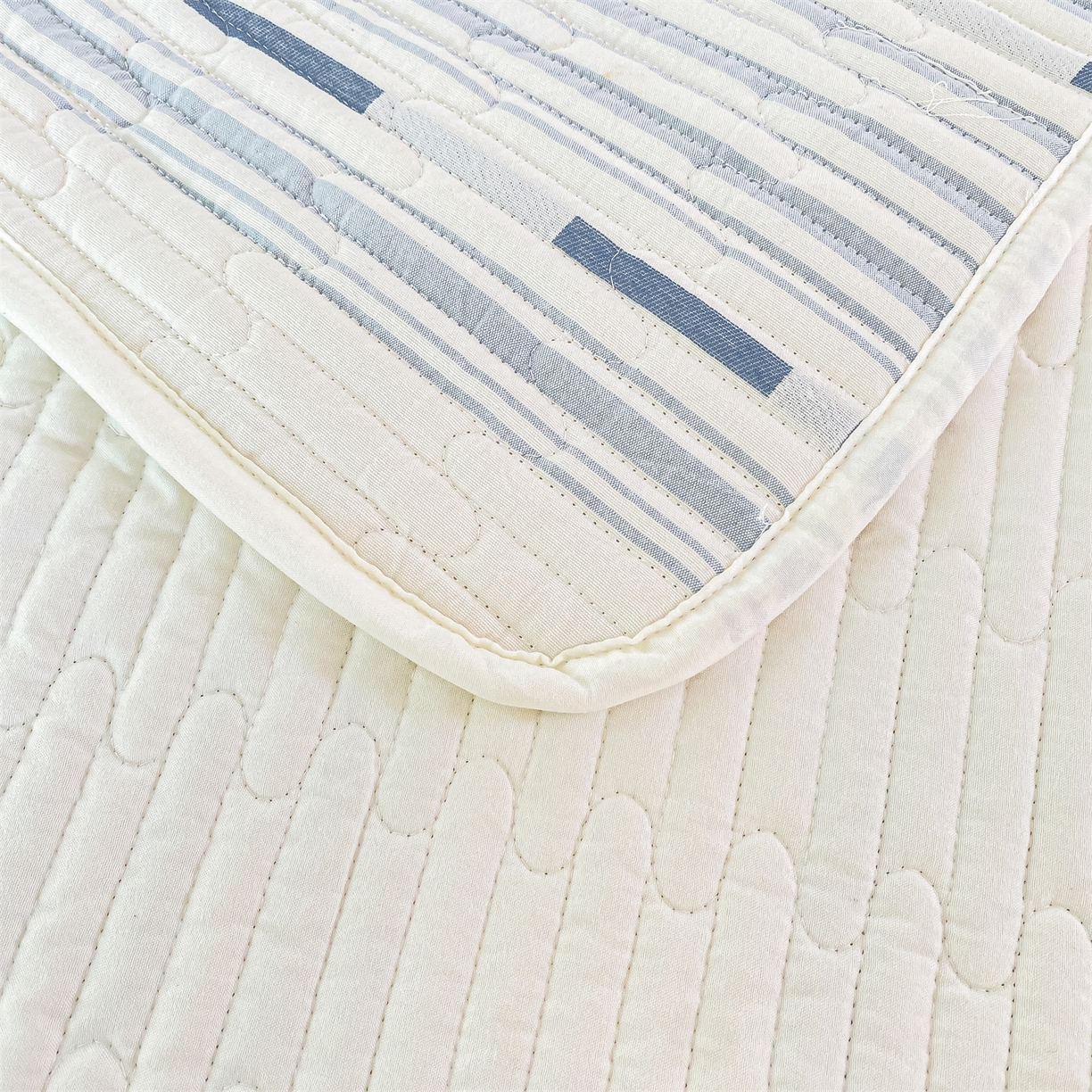 91家纺网 家纺一手货源 找家纺 灰鲸 2025新款全棉色织提花床盖系列 速写-蓝