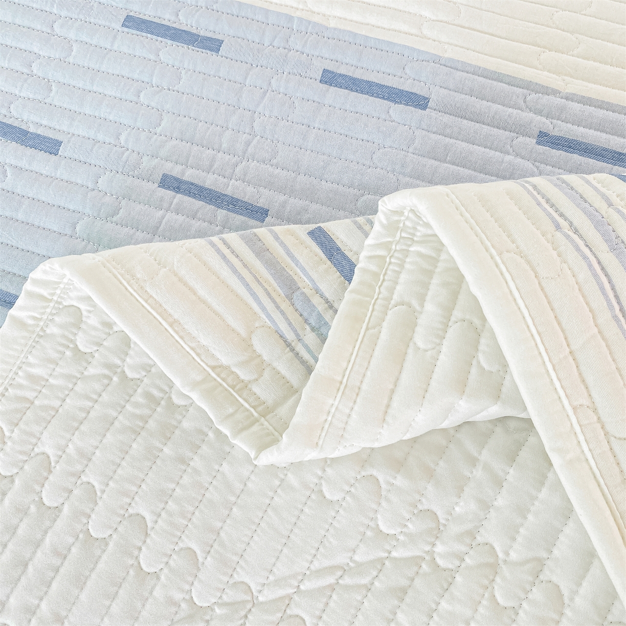 91家纺网 家纺一手货源 找家纺 灰鲸 2025新款全棉色织提花床盖系列 速写-蓝