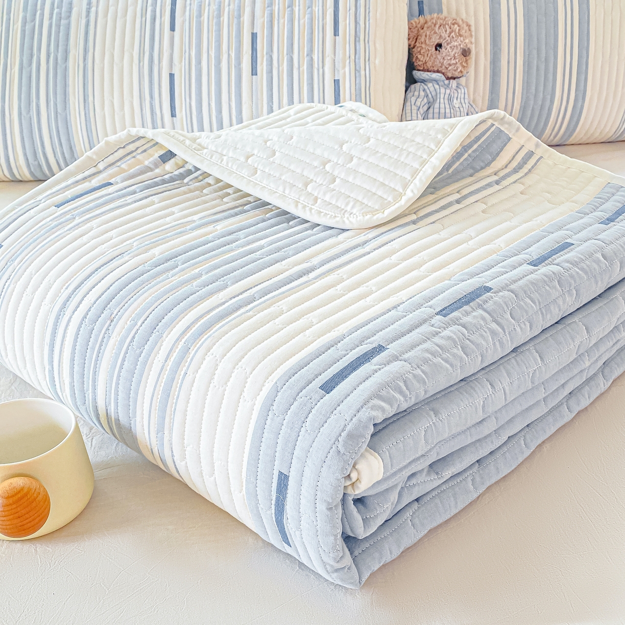 91家纺网 家纺一手货源 找家纺 灰鲸 2025新款全棉色织提花床盖系列 速写-蓝