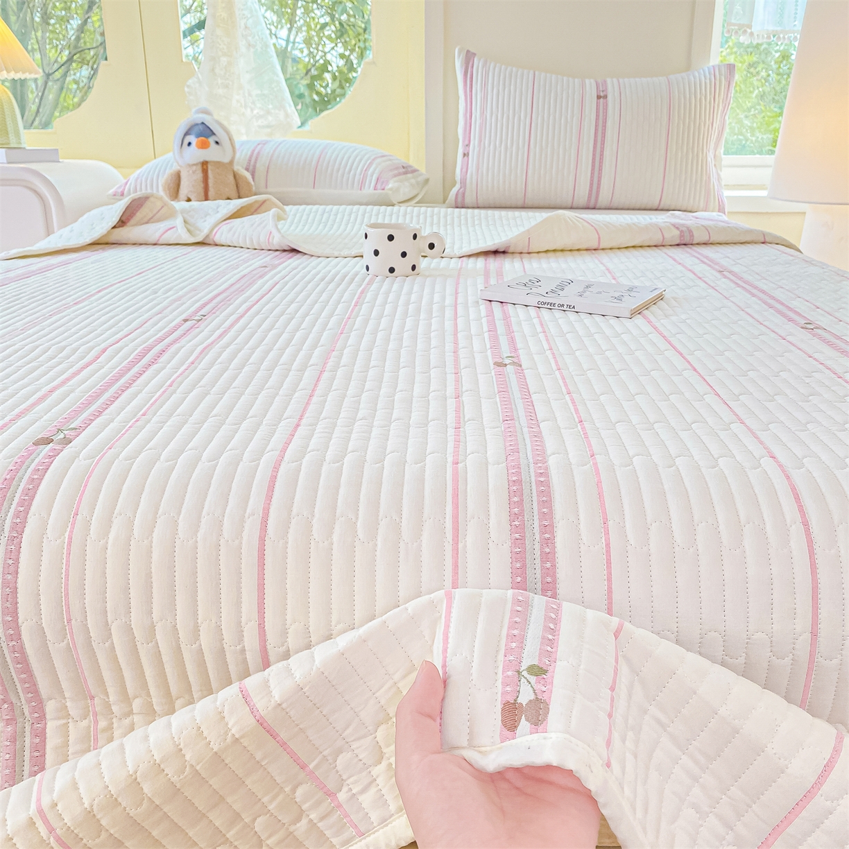 91家纺网 家纺一手货源 找家纺 灰鲸 2025新款全棉色织提花床盖系列 樱诺-粉