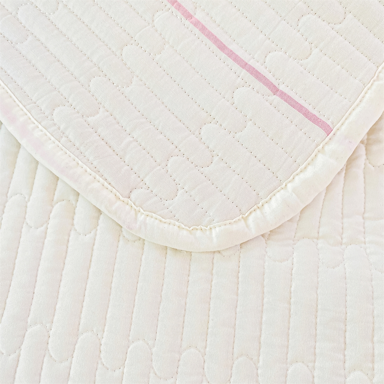 91家纺网 家纺一手货源 找家纺 灰鲸 2025新款全棉色织提花床盖系列 樱诺-粉