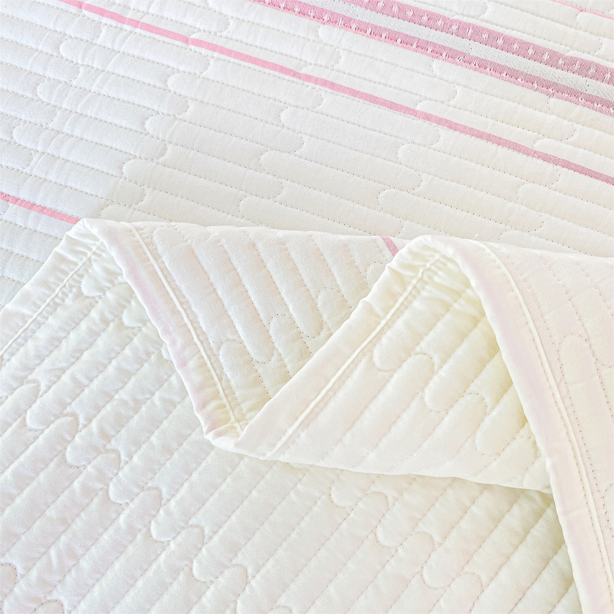 91家纺网 家纺一手货源 找家纺 灰鲸 2025新款全棉色织提花床盖系列 樱诺-粉